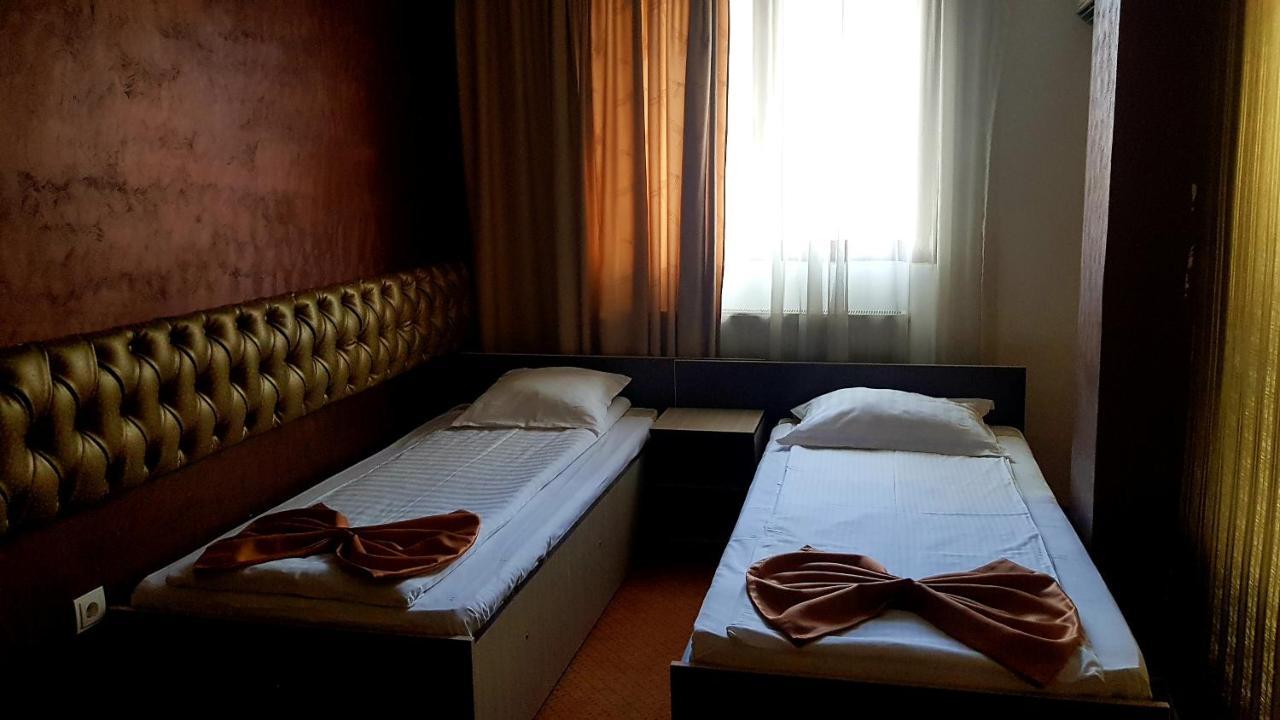 Asia Hotel Târgu Jiu Exteriör bild