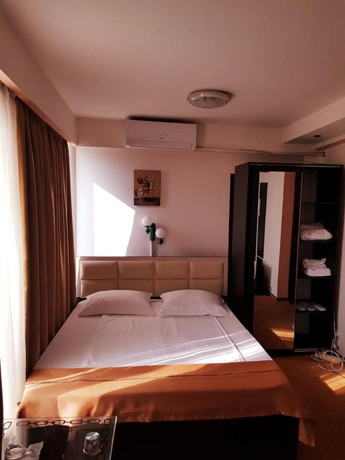 Asia Hotel Târgu Jiu Exteriör bild