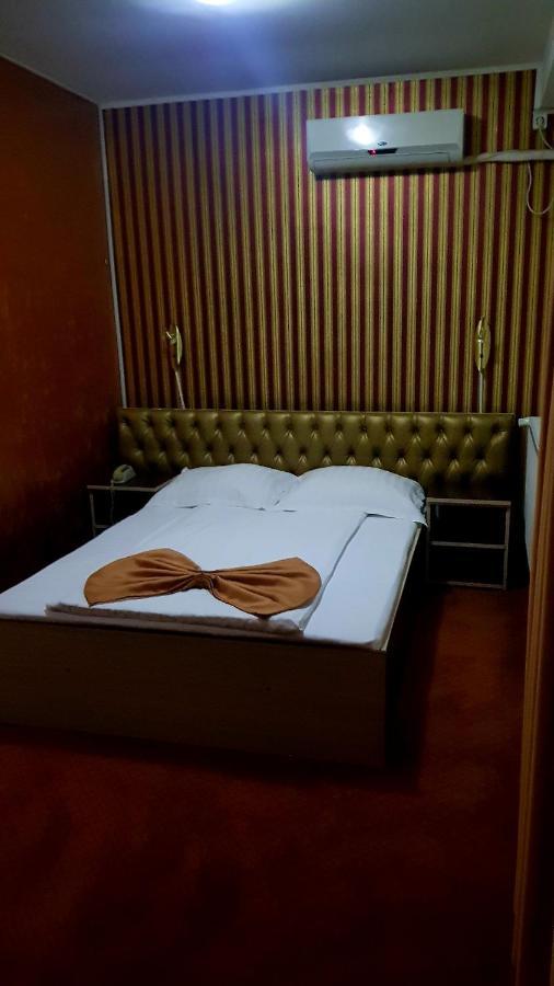 Asia Hotel Târgu Jiu Exteriör bild