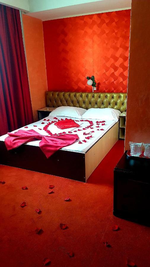 Asia Hotel Târgu Jiu Exteriör bild