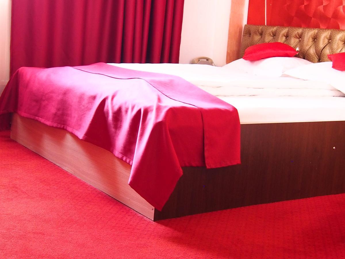 Asia Hotel Târgu Jiu Exteriör bild