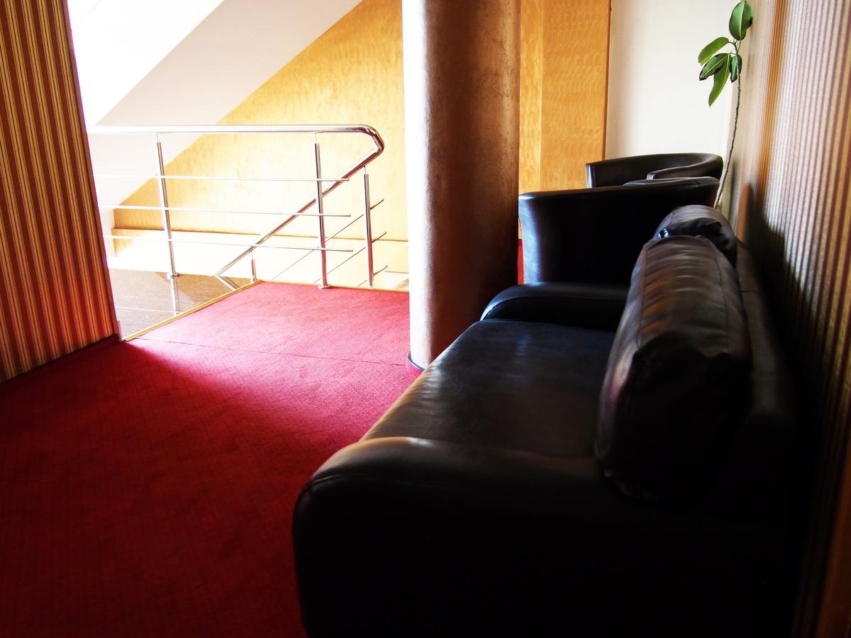 Asia Hotel Târgu Jiu Exteriör bild