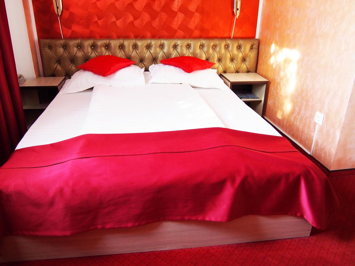 Asia Hotel Târgu Jiu Exteriör bild