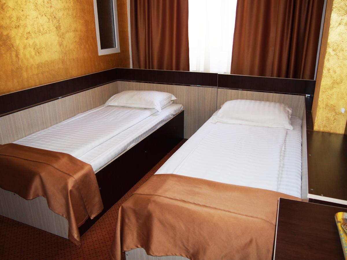 Asia Hotel Târgu Jiu Exteriör bild